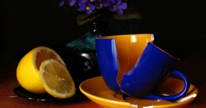 К чему бьется чашка