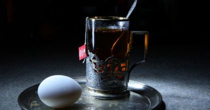 Пить чай с ложкой