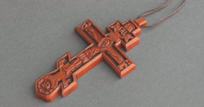 упал нательный крестик